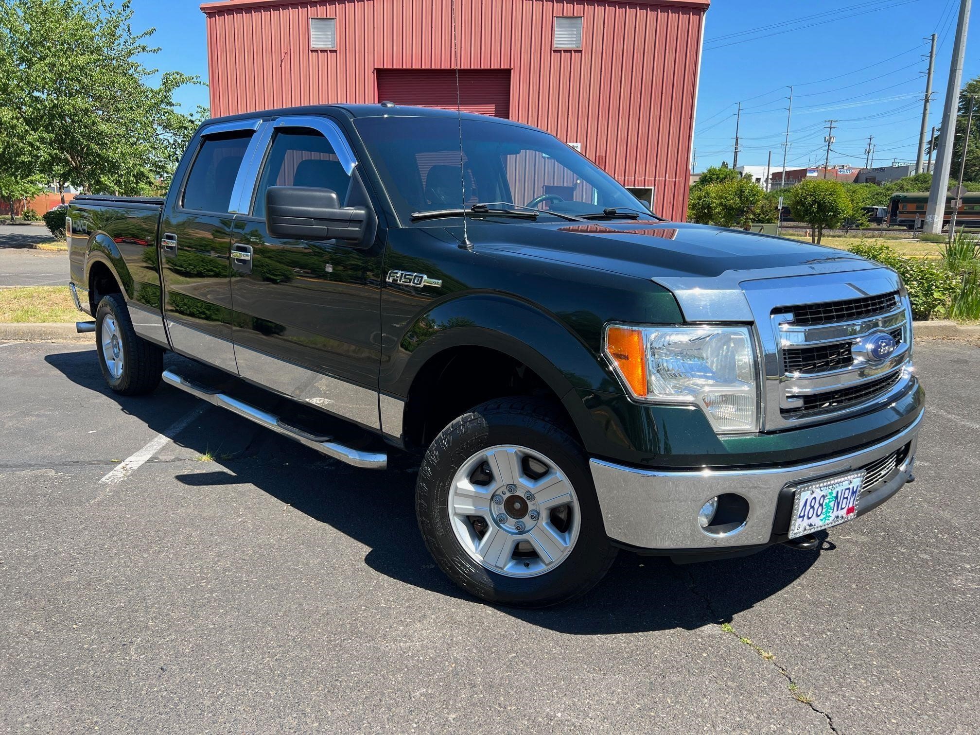 ****  2014 Ford F150 Crew Cab 4X4  ****