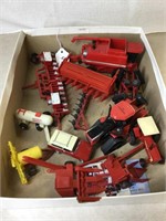 FLAT OF 12 CASE IH TOYS