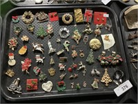 Costume Jewelry Christmas Brooches & Earrings.