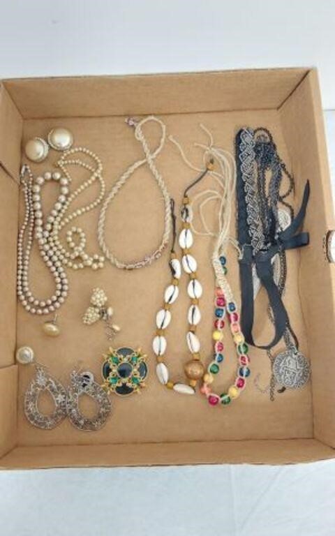 NECKLACES - EARRINGS AND BROACHES LOT