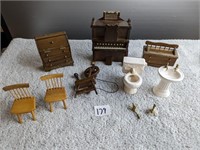 Tray lot of Doll House Miniatures