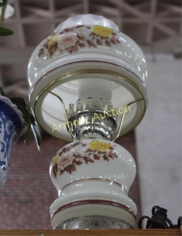 FLORAL DECORATED LAMP