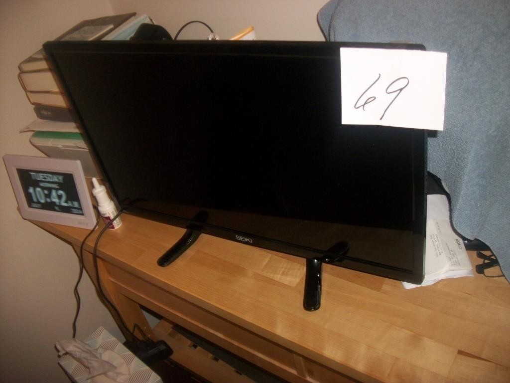 SEIKI 24" TV & REMOTE