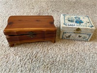 2 small jewelry boxes