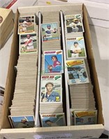 Sports cards - box lot of 1976 and 1977 Topps