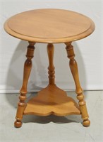 Small Maple Round Accent / Lamp Table