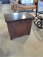 Commode 24 x 17"