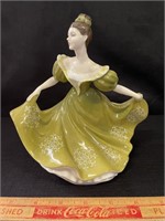 1970 ROYAL DOULTON LYNNE FIGURINE - HN2329