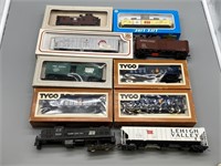 MISC. LOT OF HO-SCALE TRAIN CARS