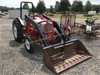 FORD 850 TRACTOR W/ SUPERIOR FRONT LOADER W/ 4CYL