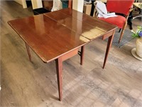 VINTAGE FOLD OUT WOOD TABLE WITH LEAF 40" X 29"