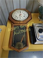 Vintage regulator 31-day windup clock, function