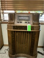 Vintage Philco cabinet radio.