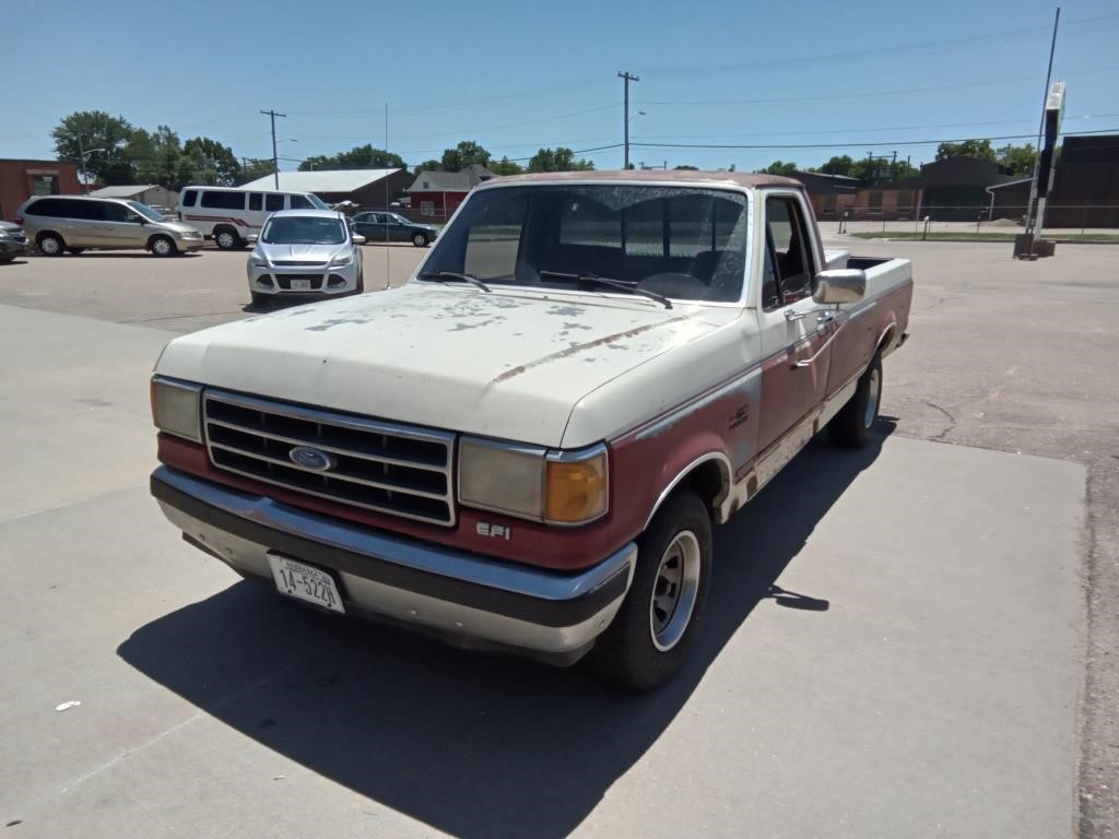 1990 Ford LGT F150 pickup truck