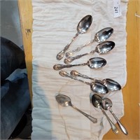 9 VARIOUS SPOONS W/HOLDER