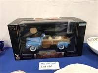 1946 FORD SPORTSMAN 1:18 SCALE DIE CAST MODEL WITH