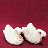 Ceramic Swans Salt & Pepper Shakers (Vintage)