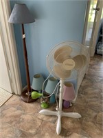 5 x Lamps and Pedestal Fan