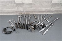 VARIETY OF IMPACT SOCKETS / 1/2" SPEED WRENCHES