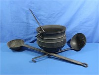 Cast Iron Pot w/3 Ladles
