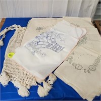 ASSORTED EMBROIDED LINENS / PURSE