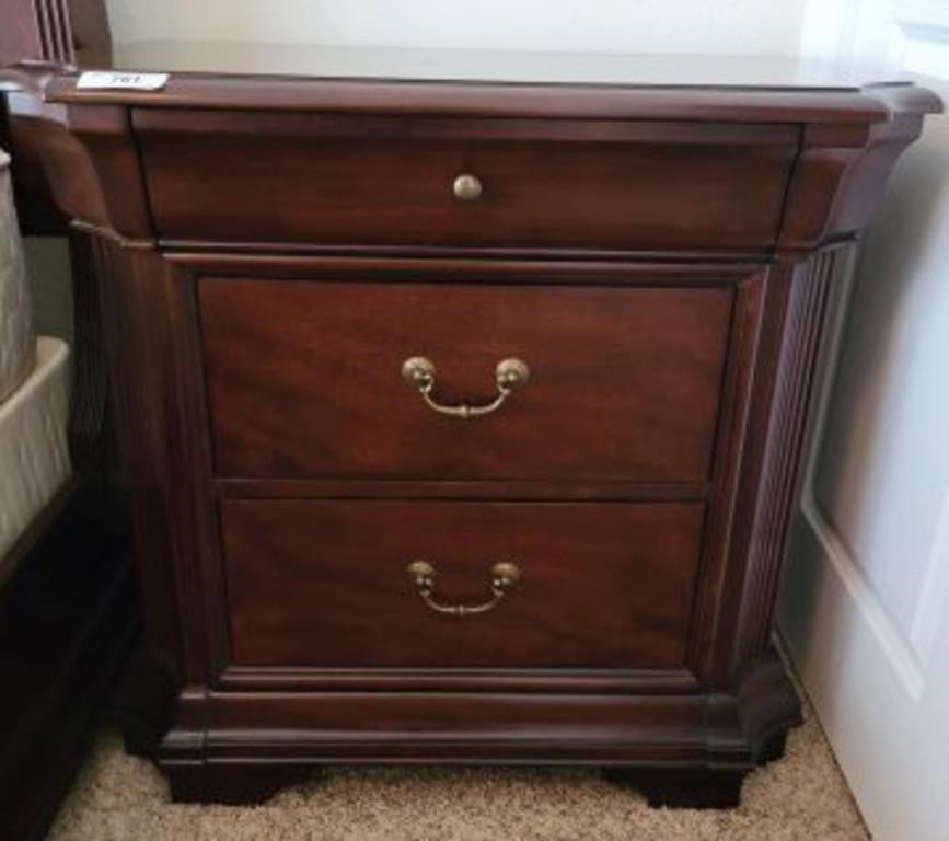 BROYHILL NIGHT STAND