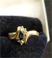 10K gold lady's ring, black onyx and 6 tiny