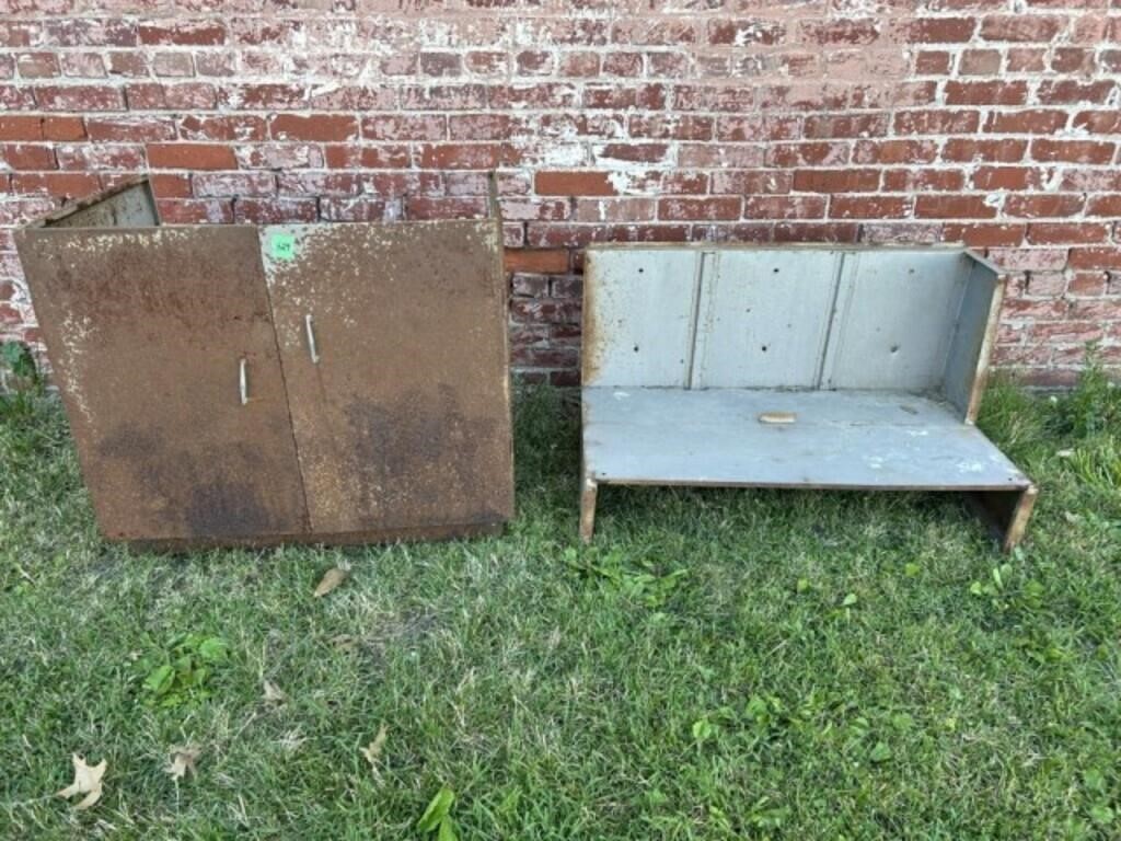 Metal cabinet/work bench (no legs)