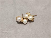 14K 3.2G PEARL WITH POSSIBLE DIAMOND EARRINGS