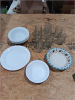 Corningware 4 bowls 8x2. 1 dinner plate 10. 1