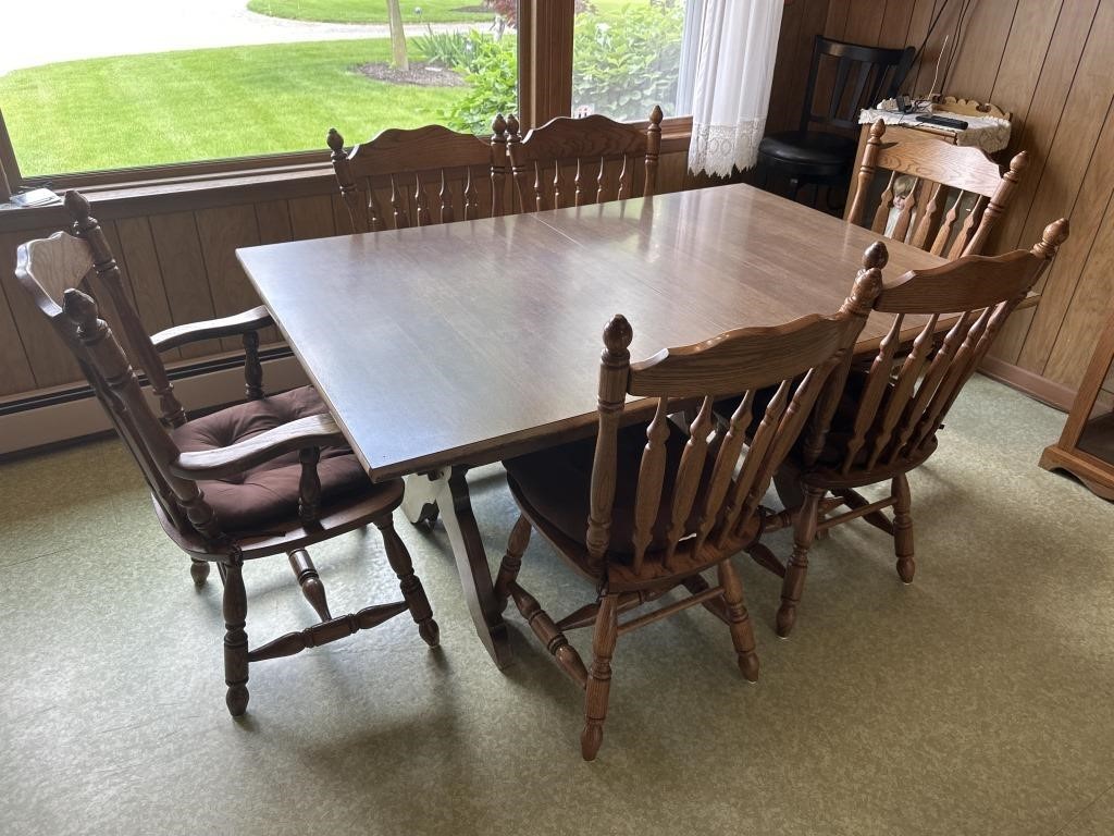 Harvest table and 6 solid oak chairs