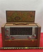 Vintage RCA Victor Strato-World Portable