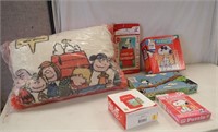 CHARLIE BROWN PILLOW, PEANUTS PUZZLES &