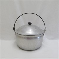 Aluminum Pot with Lid - vintage - loose lid knob