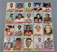 (124) 1975 Topps Football Cards