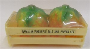 Plastic Hawaiian Pineapple Set in Crate