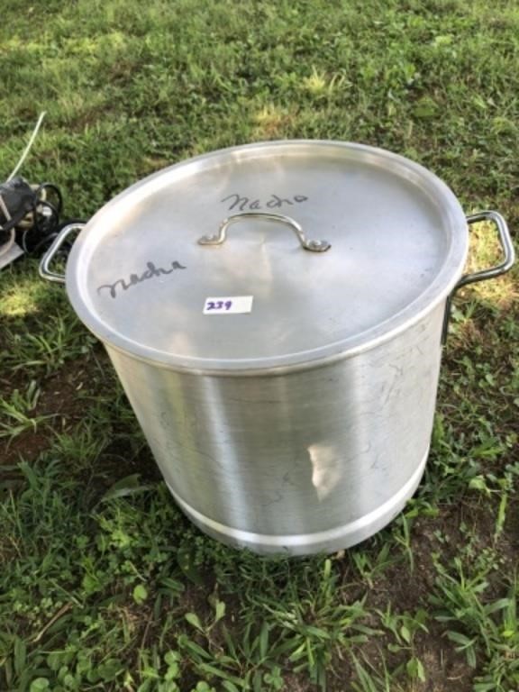 Large stock Pot & Lid (Turkey & Crawfish)