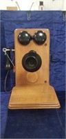 (1) Vintage Wooden Wall Telephone
