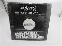 Disque vinyle 33 tours, Akon