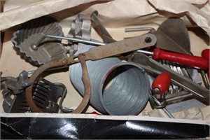 BOX OF VINTAGE KITCHEN UTENSILS AND MORE