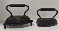 (AT) Lot of Antique Cast Iron Irons