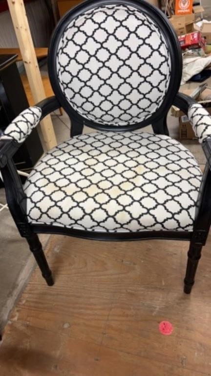 ACCENT CHAIR
CURVY BLACK FINISHED FRAME