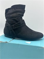 NEW Vepose Womens 10 Black Flat Boot