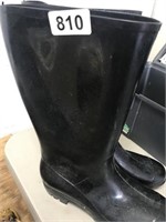 RUBBER BOOTS SIZE 10