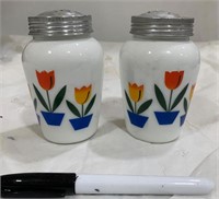 Vintage Range Tulip Shakers