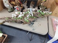BATTERY OPERATED DRIFTWOOD WITH MUSHROOM DECOR