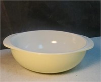 2 qt pale yellow Pyrex bowl