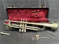 Vintage cavalier USA trumpet 19 1/2"