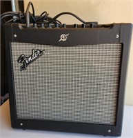 L - FENDER MUSTANG II AMP (G32)