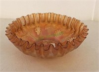 Vintage carnival glass bowl measuring 2 3/4